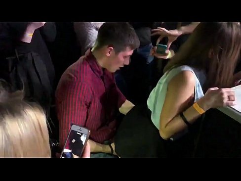 ❤️ Pravi seks u ruskom noćnom klubu. 18-godišnja Ruskinja u anusu i vagini pojebana u noćnom klubu ️❌ Seks video na bs.teatroporno.ru ❌❤